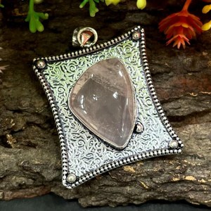 Colgante de Plata de Ley con Cuarzo Rosa, Hecho a Mano, Clásico, con Baño de Bronce Antiguo, Calidad Superior, Collar Único, Regalo para - Product Image 5