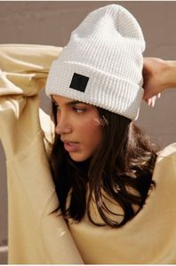 Bonnet en peluche style coréen anti-âge, élastique, chaud, protection des oreilles, tricot doux, pour grandes têtes, en coton polaire - Product Image 1