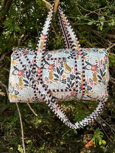 Elegante Bolsa de Lona Acolchada de Algodón para Viajes y Gimnasio – Bolso de Fin de Semana Ligero con Gran Capacidad y Transporte Cómodo - Product Image 2