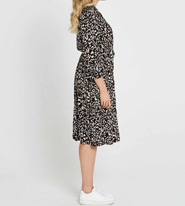 Vestido Midi de Verano Ecológico de Viscosa con Estampado de Leopardo para Mujer Tallas Grandes, Cuello en V, Manga Regular, Corte A, Casual, Escalonado, a Media Pantorrilla - Product Image 3