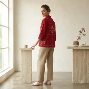 Ensemble chemise brodée rouge et pantalon droit beige pour femme, haut à col et manches trois quarts, tenue décontractée élégante pour le bureau - Product Image 4
