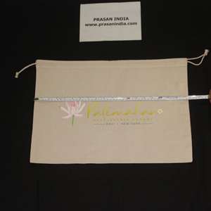 Logotipo personalizado impreso digitalmente en una bolsa con cordón de algodón de una fábrica india. - Product Image 3