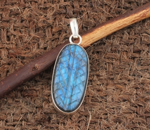 Pendentif en labradorite naturelle sculptée vintage en gros, bijoux en argent sterling 925 avec pierre précieuse, éclat bleu, sertissage clos fait main - Product Image 1