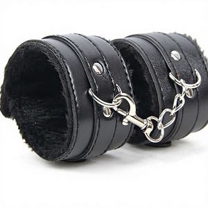 Esposas de Cuero Negras para Bondage y Sexo BDSM - Product Image 1