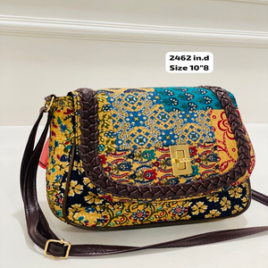 Sac bandoulière moderne en patchwork floral multicolore avec bordure tressée et fermeture magnétique torsadée, fait main pour femme - Product Image 1