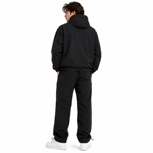 Veste de pluie imperméable et résistante au vent pour homme, entièrement noire, avec doublure en maille enduite de TPU de haute qualité, ensemble de jogging et de randonnée personnalisé uni. - Product Image 3