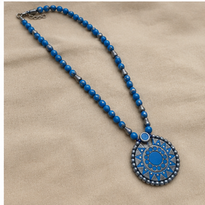 Collier ethnique en perles bleues motif soleil, pendentif en métal moulé, bijoux d'art populaire pour femmes, marque KOTTRAVAI, cadeau Tamil - Product Image 6