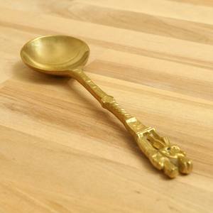 Cuchara de Postre Dorada con Diseño Artístico y Asa Esculpida, para Hogar y Hotel, de UO - Product Image 4