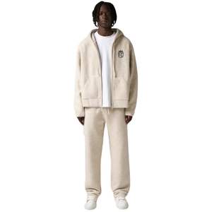 Sudadera con Capucha Beige de Punto con Cierre y Emblema, Sudadera Cómoda y Elegante para Hombre y Mujer, Perfecta para Uso Casual y Diario - Product Image 6