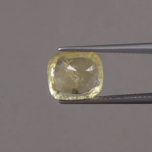 ไพลินสีเหลืองธรรมชาติแท้ รับรองโดย IGI เกรด AAA ขนาด 11x9.5 มม. รูปทรงคุชชั่น 6 กะรัต แบบเม็ดเดี่ยว เปลี่ยนสีได้ ผ่านการเคลือบแว็กซ์/น้ำมัน - Product Image 3
