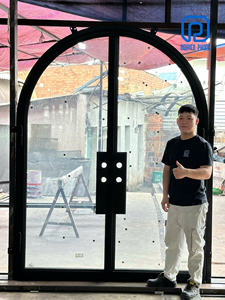 Puerta de Entrada Moderna de Doble Hoja Arqueada de Acero y Vidrio con Marco Negro Delgado – Puerta Exterior Contemporánea Personalizada, Hecha en Vietnam - Product Image 4