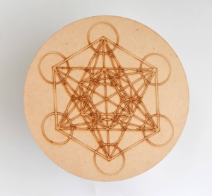 Nueva Llegada: Tabla de Madera Metatron de Excelente Calidad, Ligera, Grabada y Hecha a Mano, la Más Vendida - Product Image 1