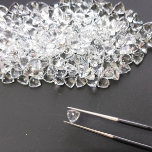 Topacio Blanco Natural de 5MM con Corte Trillón, Gema Suelta de la Mejor Calidad para la Fabricación de Joyas - Product Image 4