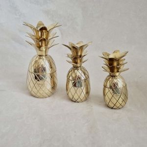 Centre de table élégant en laiton artisanal en forme d'ananas pour la décoration de table de cuisine, de salle à manger et de comptoir - Product Image 1