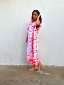 Robe kaftan en jersey de coton tie-dye blanc et rouge Alice 4 coupe décontractée pour femmes - Product Image 3