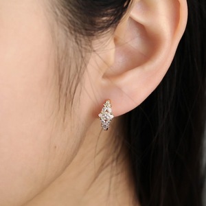 Pendientes de aro Huggie con diamantes de laboratorio talla marquesa, oro amarillo de 14K, pendientes de aro con diamantes certificados por IGI, regalo de aniversario nupcial - Product Image 4