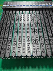 DoyonTek DYTB12C19LHD PDU Vertical Monofásica/Trifásica de Aluminio, 100A, Longitud Personalizada, 12 Puertos IEC C13/C19 - Product Image 3