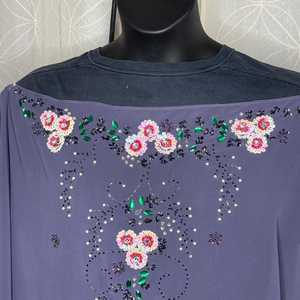 Pañuelo Hijab Bordado Floral Hecho a Mano para Mujer, Material de Seda Morada Elástica, Bordado Artesanal con Punto de Cruz - Product Image 5