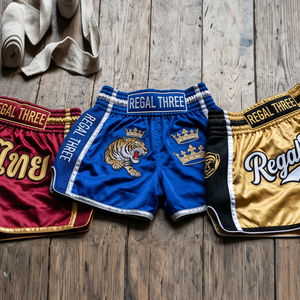 Pantalones Cortos de Muay Thai Regal Three Boxing, Color Dorado y Negro, Estampado por Transferencia de Calor, Unisex, 100% Poliéster Satinado - Product Image 5