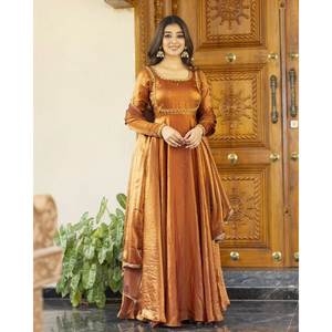 Vestido de Fiesta XL con Bordado de Hilo y Lentejuelas para un Look Elegante - Product Image 5