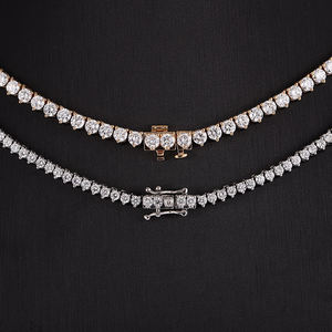 Parure de colliers superposés en or plaqué or avec diamants de laboratoire et halo étincelant, style hip-hop pour femme - Product Image 4
