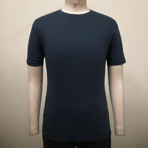 T-shirt en coton uni pour homme, coupe classique, tissu respirant, vêtement décontracté pour l'été, confort quotidien, style moderne et look urbain - Product Image 1