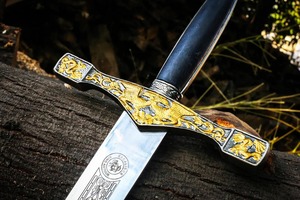 Espada Excalibur Hecha a Mano para Exhibición – Réplica Decorativa Inspirada en el Rey Arturo con Funda de Cuero - Product Image 4