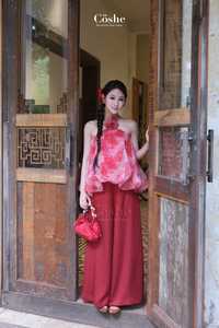 Coshe elegante brocado Halter Top acampanado pantalones de seda conjunto hasta el suelo estilo tradicional vietnamita traje de vacaciones para mujeres Natural - Product Image 6