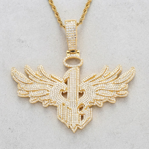 Colgante de Lujo Personalizado Hip Hop Número 1 Alas Iced Out con Micro Pavé de Plata 925 y Diamantes de Moissanita, Venta al por Mayor - Product Image 1