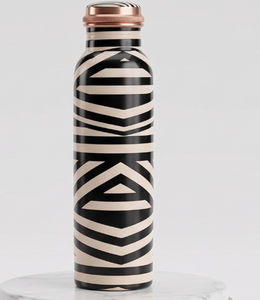 Botella de agua de cobre con estampado geométrico en blanco y negro de lujo, diseño minimalista, ecológica, ideal para la escuela, viajes y regalos. - Product Image 3