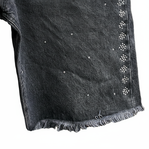 Shorts de mezclilla negros lavados con pedrería, bordado personalizado, tachuelas, dobladillo deshilachado, estilo urbano, casuales, para hombre y mujer - Product Image 4