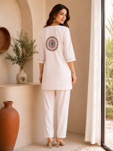 Ensemble Kurta en Rayonne Blanche avec Col Brodé pour Femme, Coupe Décontractée, Longueur Cheville, Style Indien/Pakistanais, Séchage Rapide - Product Image 3