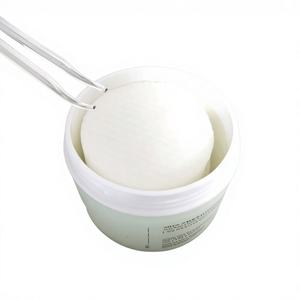 แผ่นมาส์กหน้าสูตรเกาหลีที่ผสมทีทรี ช่วยล็อคความชุ่มชื้นอย่างล้ำลึก ฟื้นฟูความเปล่งปลั่งตามธรรมชาติของผิว และปลอบประโลมผิวที่ระคายเคืองและมันเยิ้ม - Product Image 2