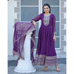 Robe de soirée brodée de créateur avec un travail de séquence de codage unique - Product Image 2