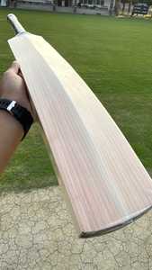 Bate de Críquet HIT ZONE Grado 1 de Madera de Sauce Inglés, para Bola Dura, Profesional, Ligero, 40MM de Grosor, con Logotipo Personalizado, para Golpes Potentes - Product Image 2