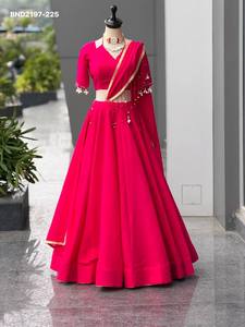 Ropa de diseñador para festivales: Seda romana con Lehenga de color liso y Kali, Choli con trabajo Kodi y espejo, y Dupatta. Proveedor mundial. - Product Image 3