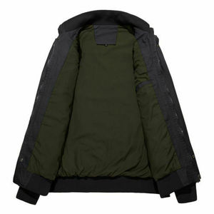 Chaqueta Cargo Urbana para Hombre con Logotipo Personalizado – Prenda Exterior Moderna y Funcional con Diseño Multibolsillos para un Estilo Diario - Product Image 3