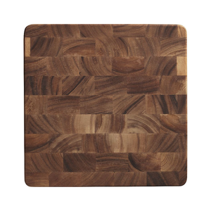 Planche à découper carrée en bois faite à la main avec pieds, élégantes planches à découper pour la cuisine par HF Crafts - Product Image 6