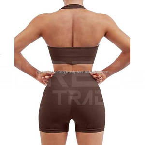 Ensemble de yoga deux pièces pour femme, personnalisable avec logo, respirant, couleur unie, vêtements de fitness, short élastique, soutien-gorge et leggings inclus - Product Image 1