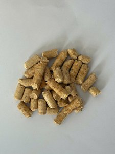 Pellets de madera de pino para lecho de ganado: una solución higiénica de alta calidad y ecológica - Product Image 4