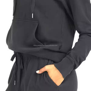 Personalizado OEM Mujeres Sudadera con capucha de manga larga conjunto Casual Pullover Sudadera para la temporada de invierno - Product Image 2