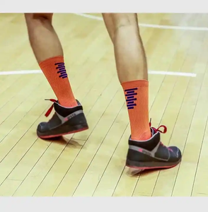 Chaussettes de sport épaisses en tissu éponge, unisexes, avec logo personnalisé, style hip-hop pour hommes, conçues par OEM. - Product Image 4