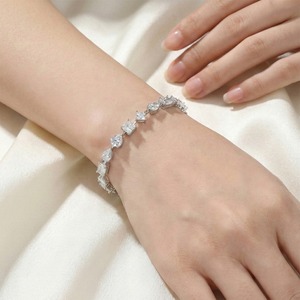 Pulsera de tenis de diamantes chapada en oro de 18 quilates de la mejor calidad y lujo para mujer, ideal para bodas, fiestas, regalo de joyería, uso diario, disponible para la venta. - Product Image 1