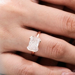 Bague solitaire de promesse en diamant radiant de 3,01 carats cultivé en laboratoire pour femme, or massif 14 carats, cadeau d'anniversaire pour elle - Product Image 2