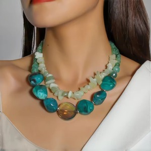 Collar de resina hecho a mano de doble hilera con pepitas facetadas, verde llamativo, regalo para mujer, uso decorativo - Product Image 2