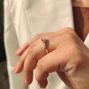 Bague Solitaire Marquise Oeil de Perle Est-Ouest Élégante avec Diamant de Laboratoire, Bande Polie, Bijou de Luxe pour Fiançailles, Anniversaire, Mariage - Product Image 2