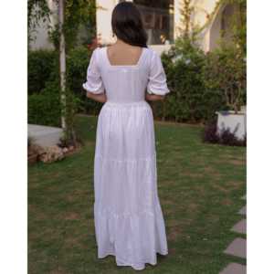 Robe trapèze Cindrella XS avec col carré, dos nu, nœud blanc, tissu respirant et taille naturelle - Product Image 4