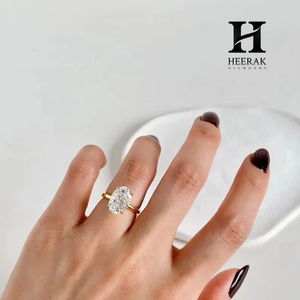 Anillo de Compromiso de Oro Amarillo de 14K con Diamante Cultivado en Laboratorio de Corte Ovalado de 3.0CT, Certificado IGI, Anillo Solitario Ovalado con Efecto Hielo Triturado - Product Image 1