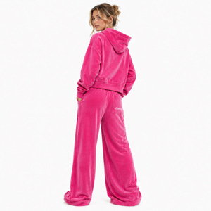 Ensemble de survêtement rose en velours pour femme avec sweat à capuche zippé et pantalon cargo utilitaire à cordon de serrage, broderie personnalisée, vêtements de sport en velours - Product Image 2