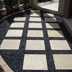 Piedras de guijarros baratas de Vietnam, piedras caídas negras multicolores para decoración de jardines y paisajismo - Product Image 4